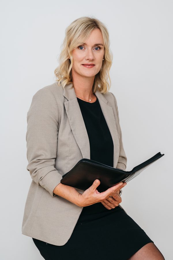Portrait von Nicole Hötte, Trauerrednerin